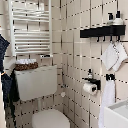 Gastenverblijf Met Een Grote Veranda En Jacuzzi