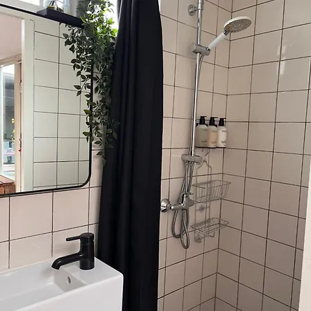 Gastenverblijf Met Een Grote Veranda En Jacuzzi *