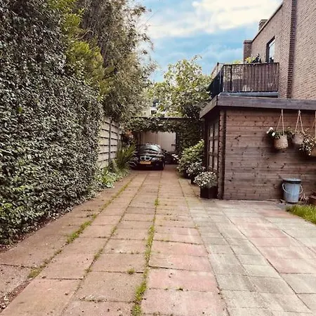 Apartment Gastenverblijf Met Een Grote Veranda En Jacuzzi Leidschendam