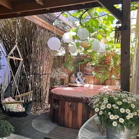 Gastenverblijf Met Een Grote Veranda En Jacuzzi Apartment
